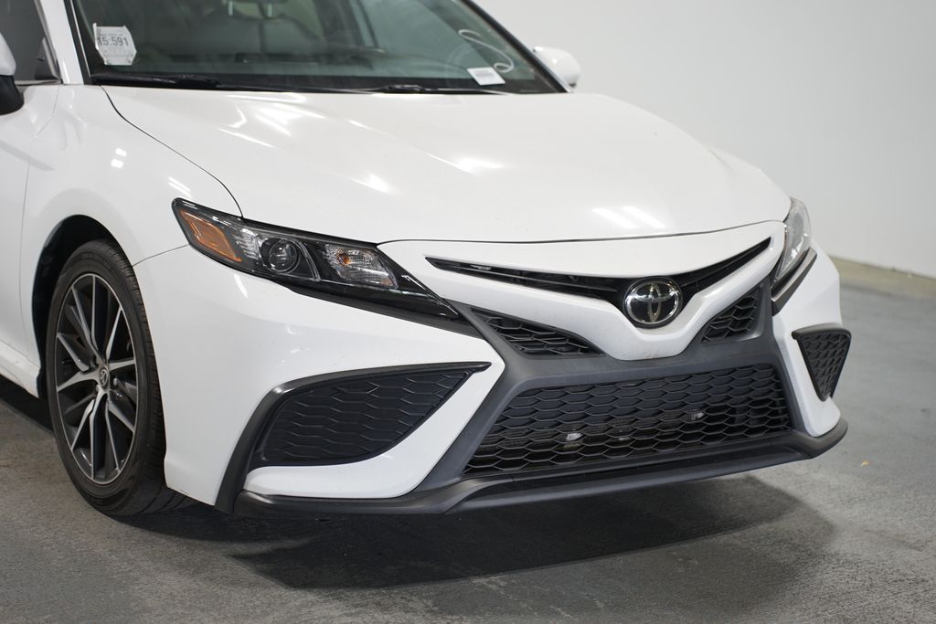 2022 Toyota Camry SE 4