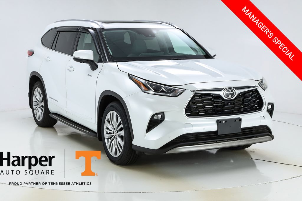 White (Wind Chill Pearl) 2023 Toyota Highlander SUV / Crossover All-Wheel Drive 8-Speed Automatic