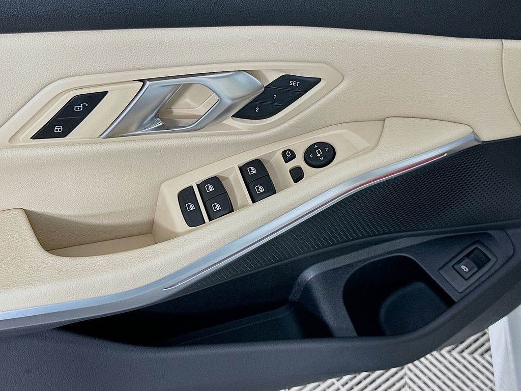 Thumbnail: 2025 BMW 3 Series - 18