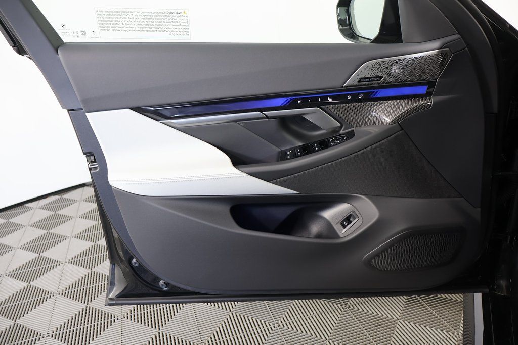 Thumbnail: 2026 BMW M5 - 7