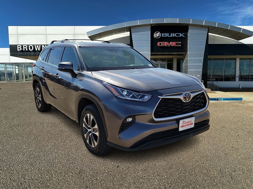 2021 Toyota Highlander XLE FWD