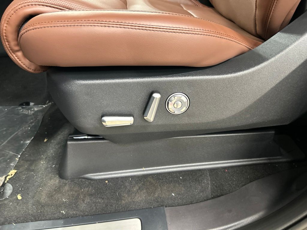new 2026 Lincoln Navigator car, priced at $99,868