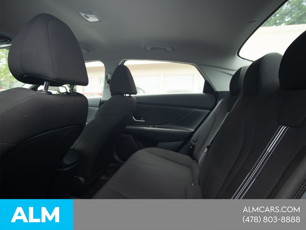 Used 2023 Black Hyundai SEL image 19