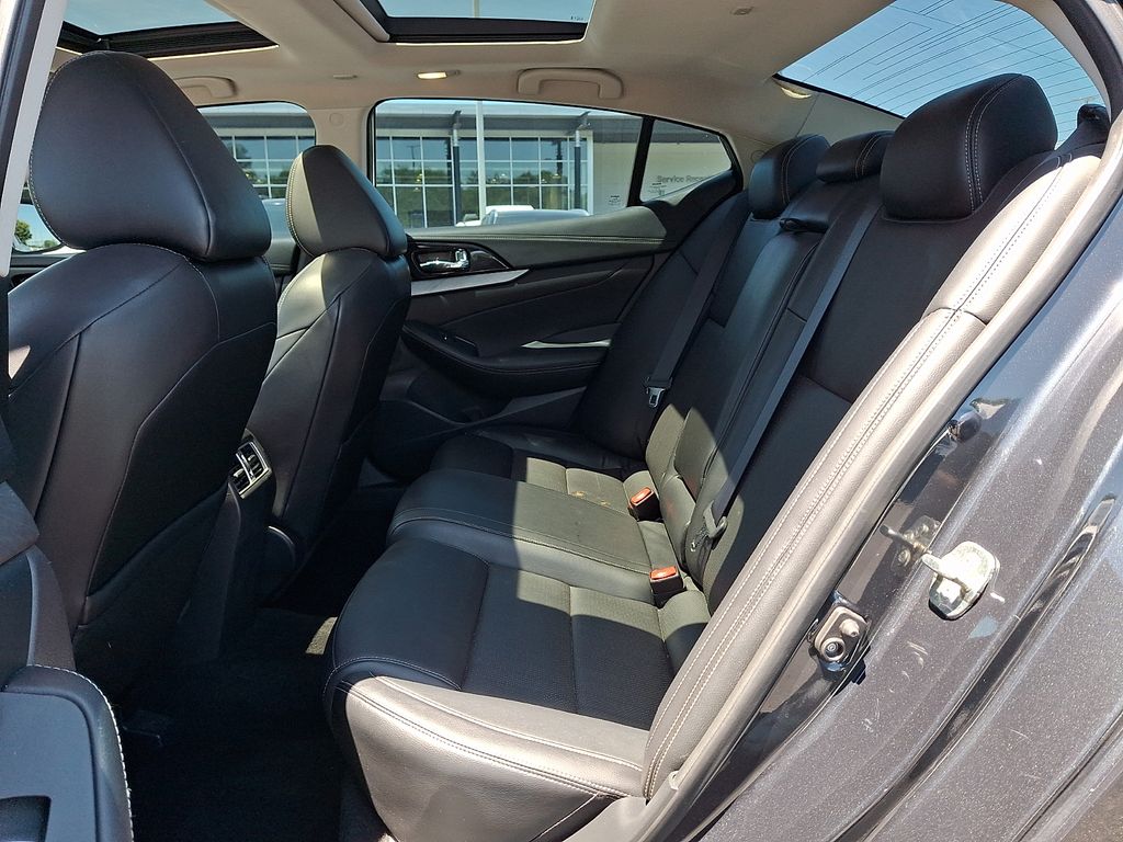 Thumbnail: 2016 Nissan Maxima - 10