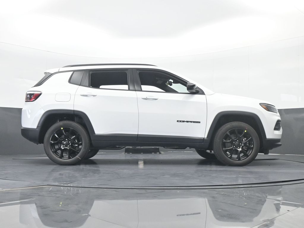 New 2026 bright white clearcoat Jeep Latitude image 53