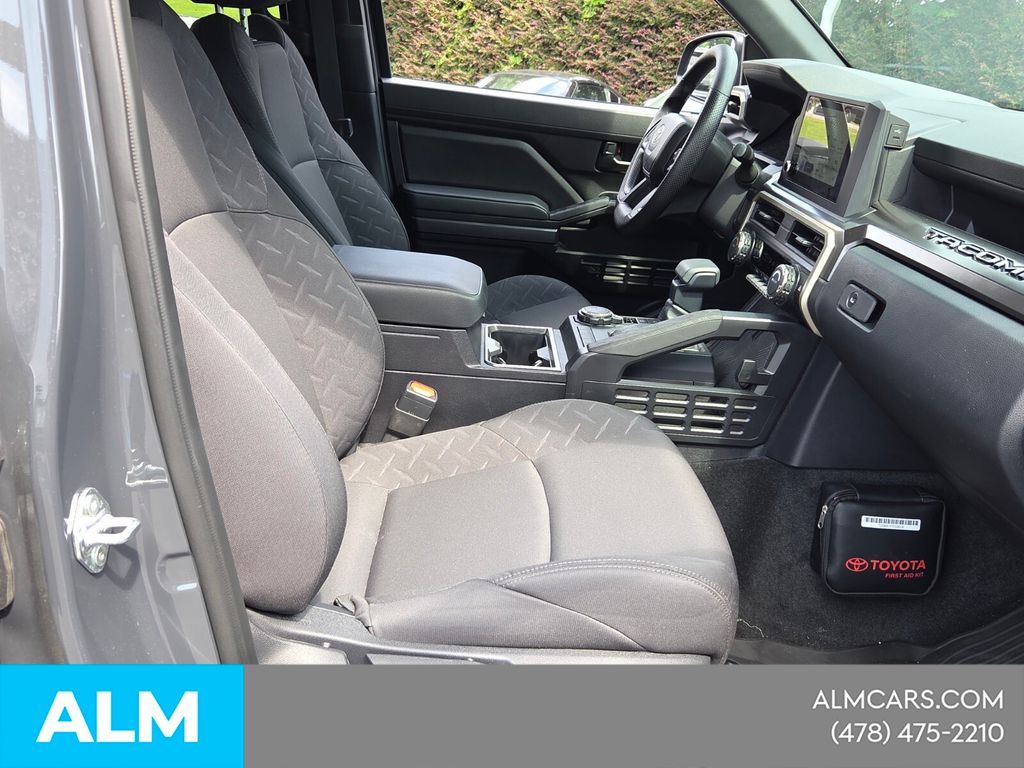 Used 2025  Toyota SR5 image 17