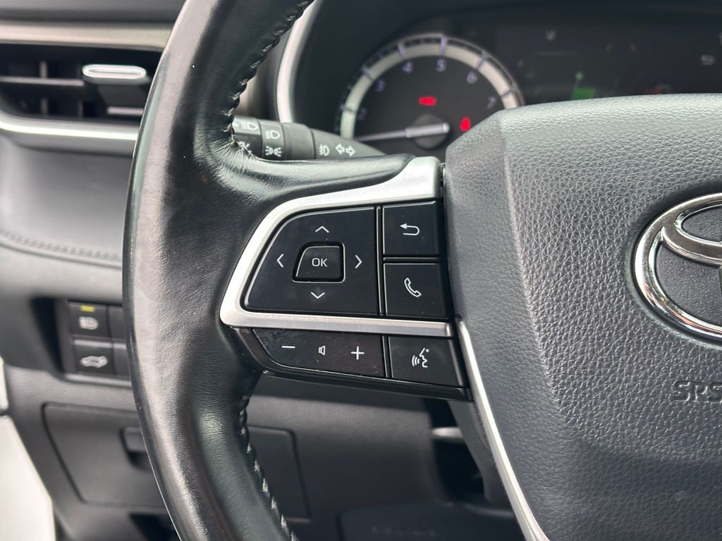 Used Car 2022 Toyota Highlander  Xle For Sale Under $30,000 In Austin, Texas