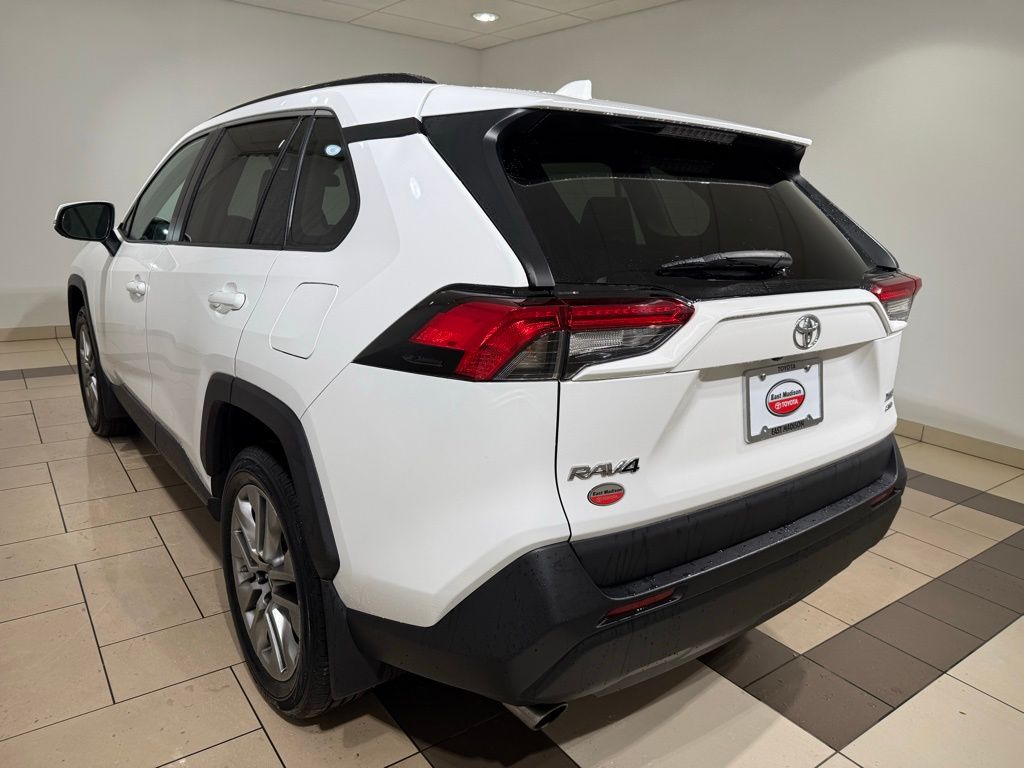 Thumbnail: 2019 Toyota RAV4 - 3