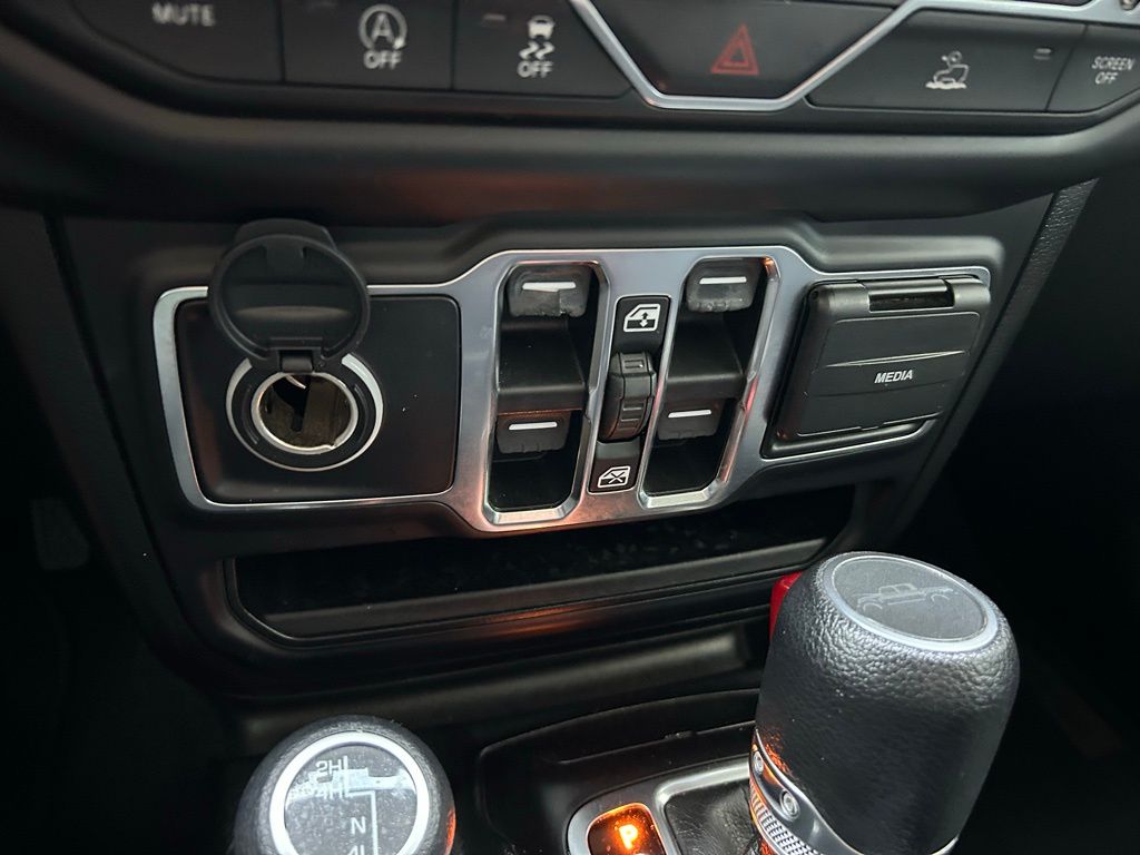 Thumbnail: 2020 Jeep Gladiator - 25