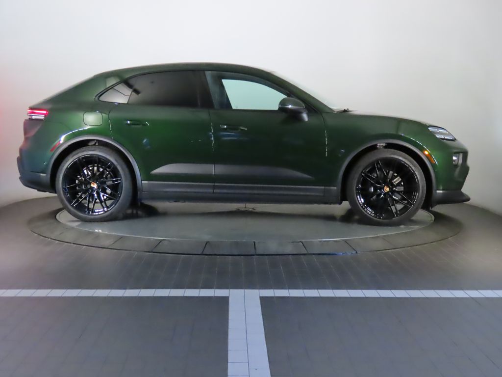 Thumbnail: 2025 Porsche Macan - 8