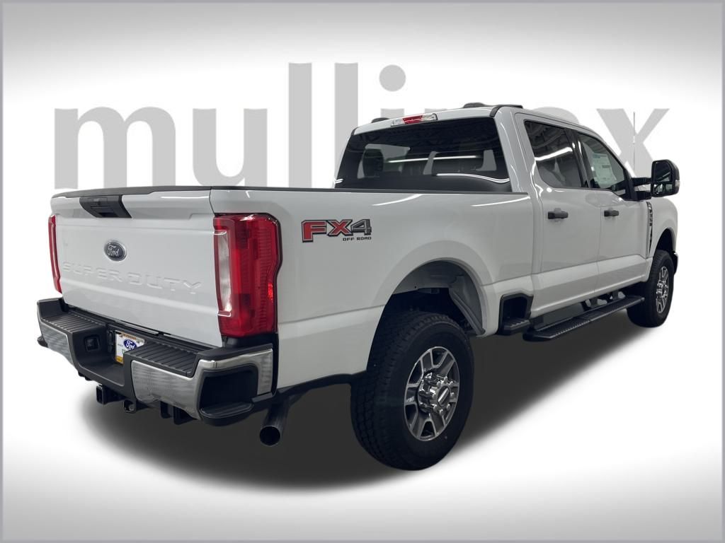 2025 Ford F-350 XLT photo 3