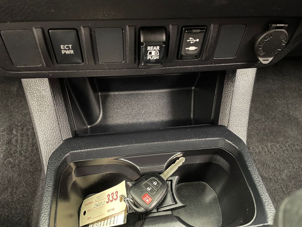 Thumbnail: 2019 Toyota Tacoma - 27