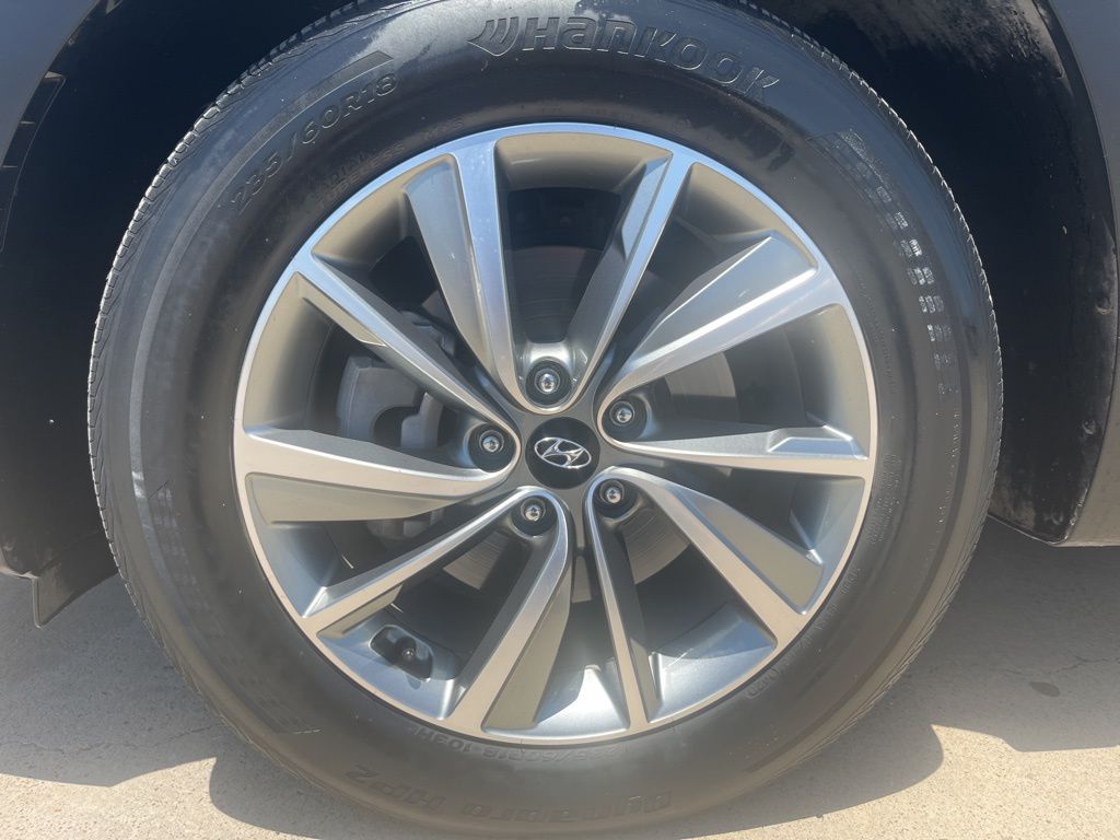 Thumbnail: 2019 Hyundai Santa Fe - 9