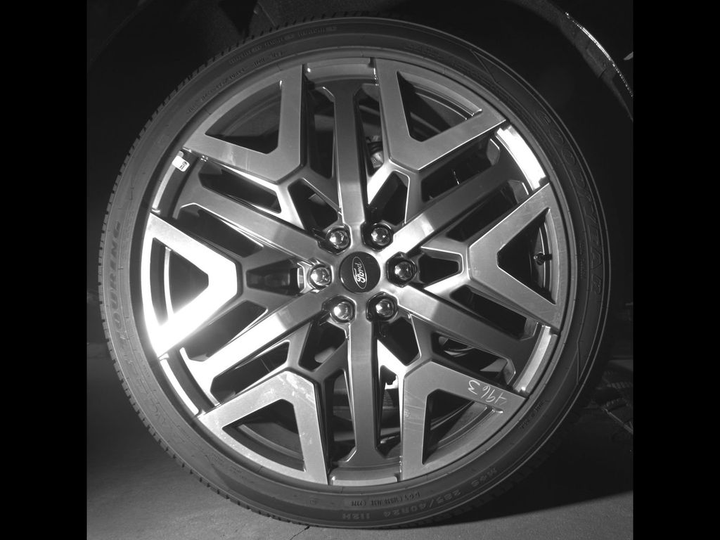 New 2027 Agate Black Metallic Ford MAX Platinum image 9