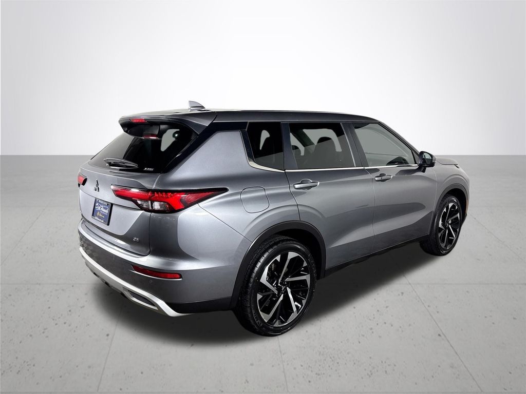 2024 Mitsubishi Outlander SE