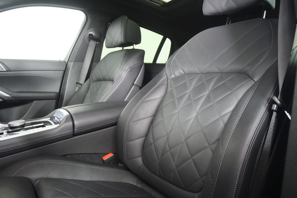 Thumbnail: 2025 BMW X6 - 10