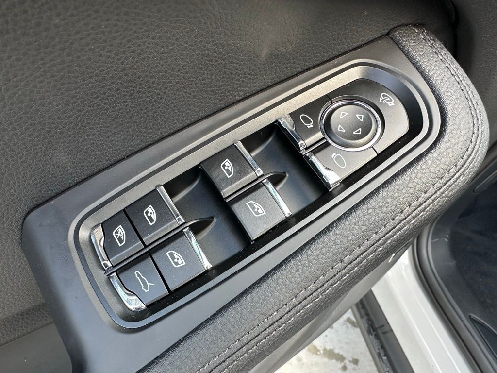 2025 Porsche Macan  15