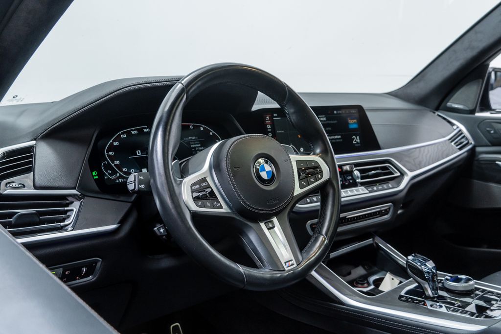 Used 2022 Black BMW M50i image 13