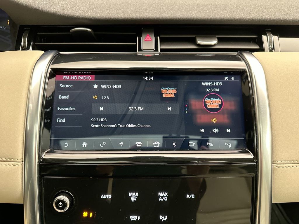 Thumbnail: 2020 Land Rover Discovery Sport - 15