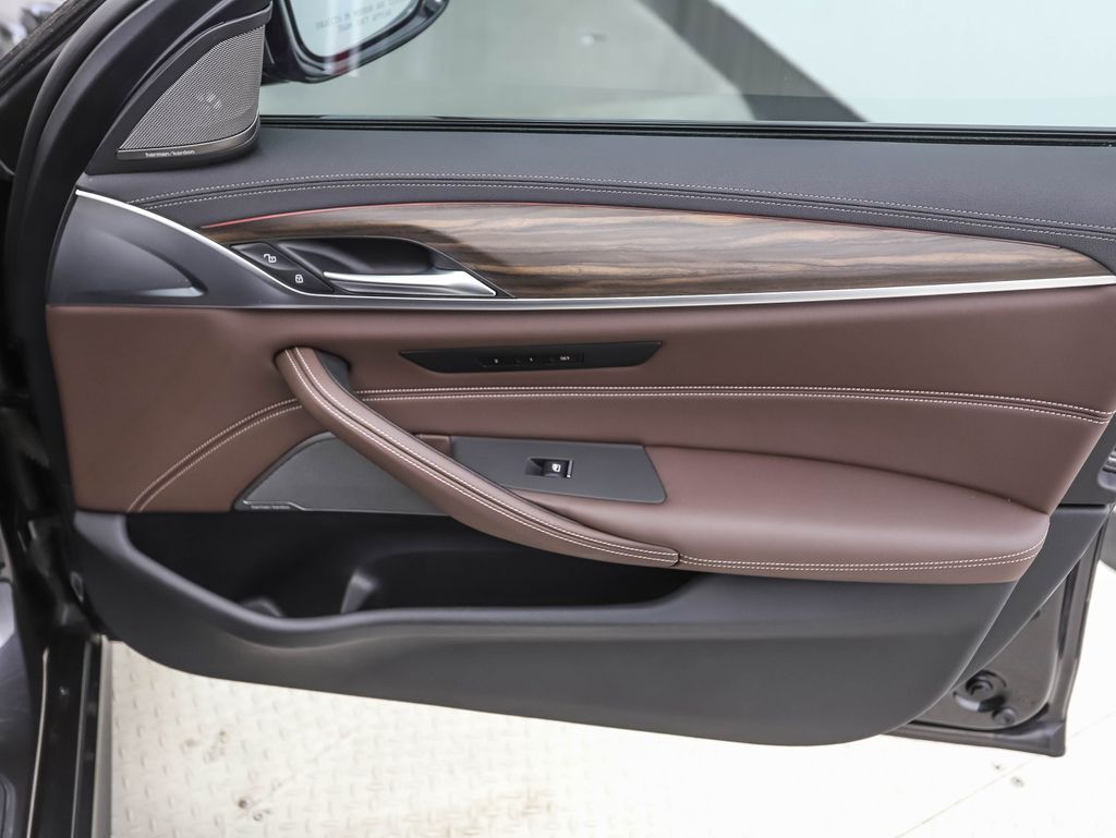 Thumbnail: 2023 BMW 5 Series - 29