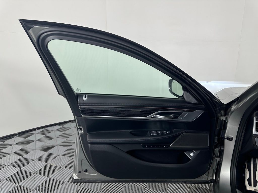 Thumbnail: 2022 BMW 7 Series - 13