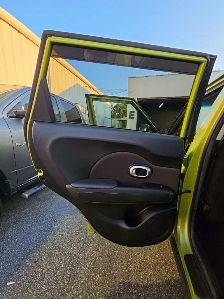 Used 2015 Green Kia Plus image 17