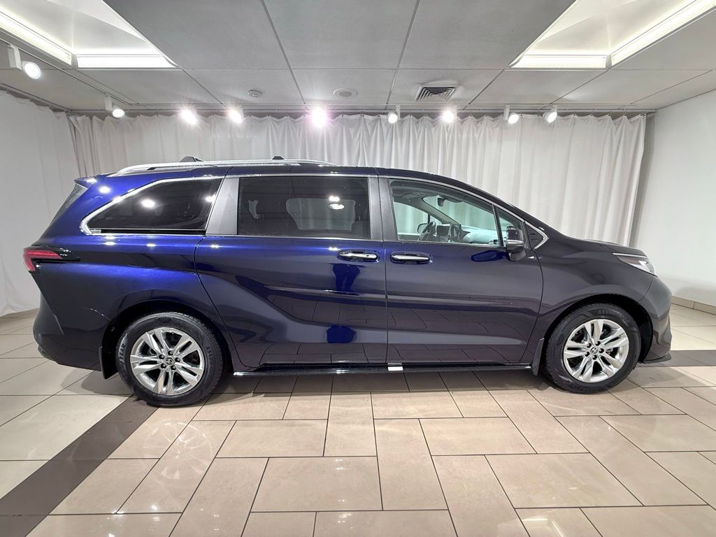 Thumbnail: 2024 Toyota Sienna - 6
