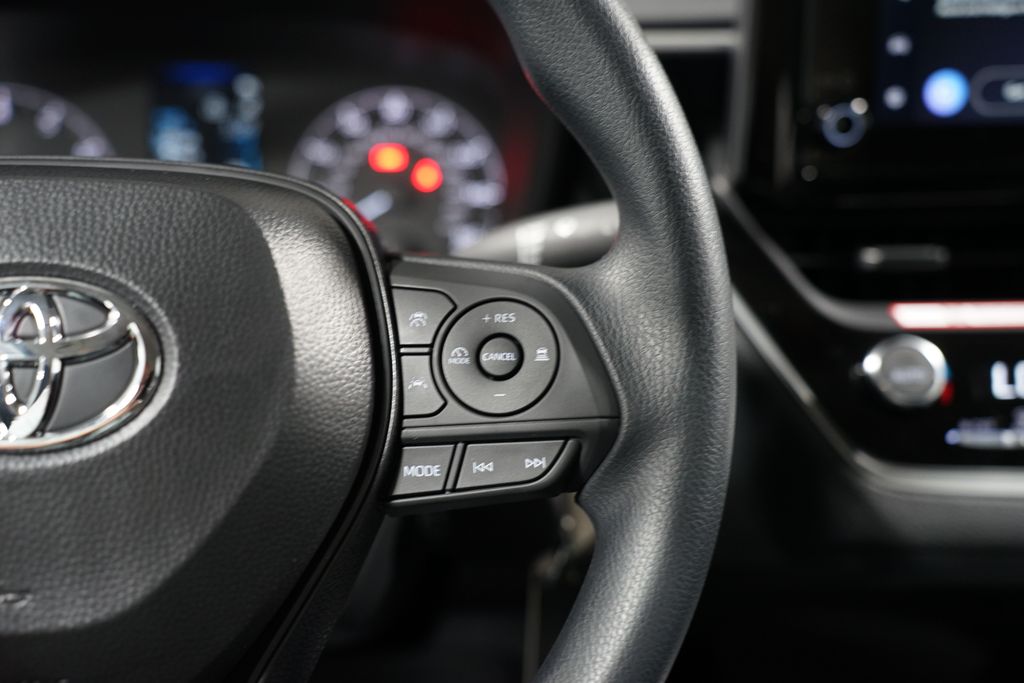 2025 Toyota Corolla LE 13