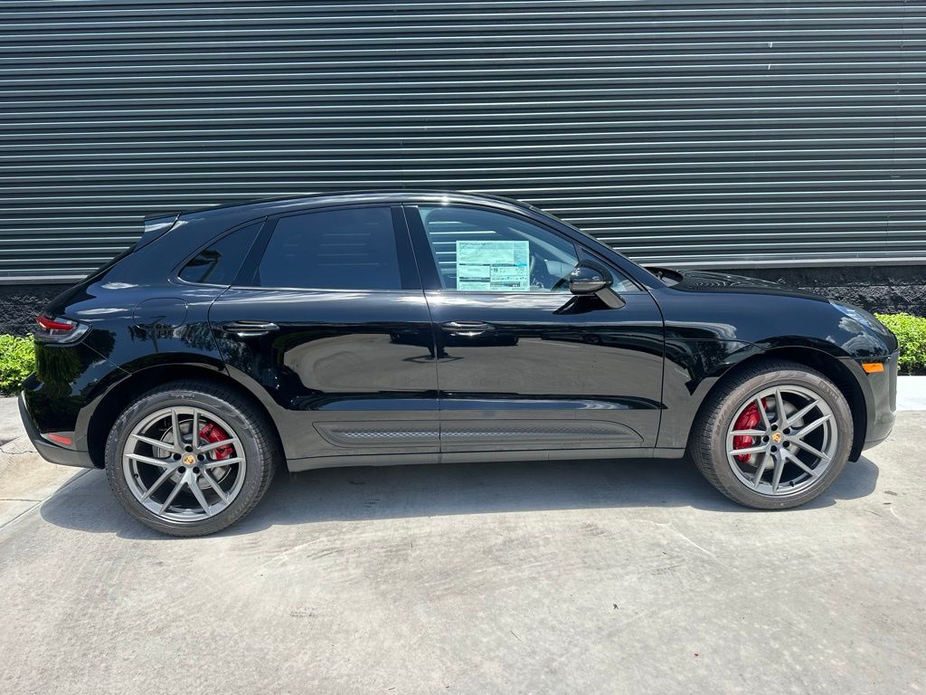 Thumbnail: 2025 Porsche Macan - 8