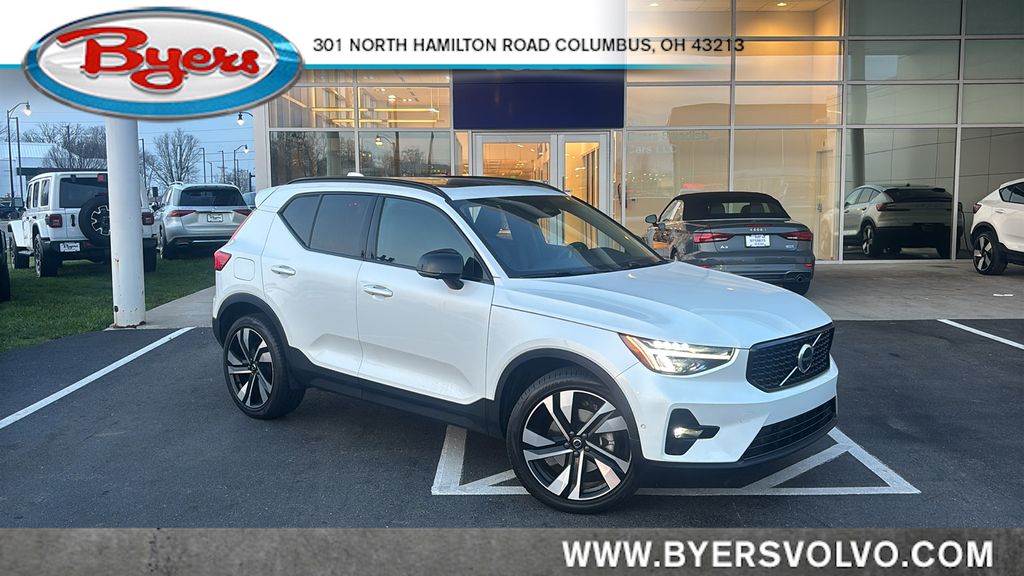 2023 Volvo XC40 B5 Plus Dark Theme AWD