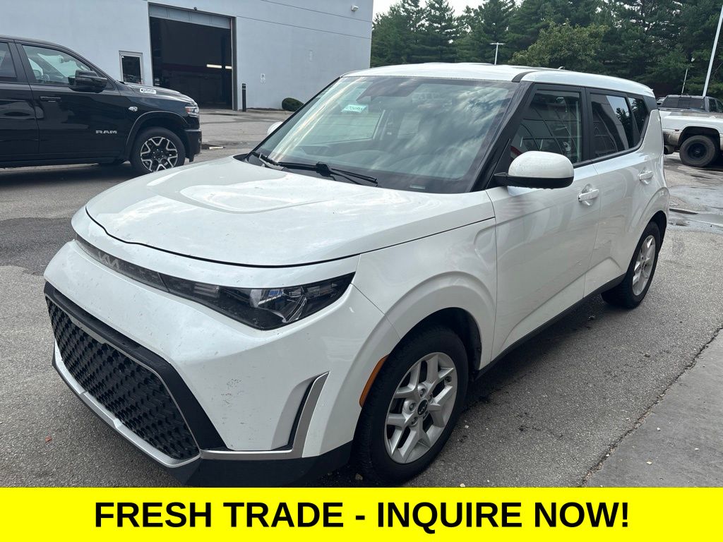 Snow White Pearl 2025 Kia Soul SUV / Crossover Front-Wheel Drive Continuously Variable Transmission
