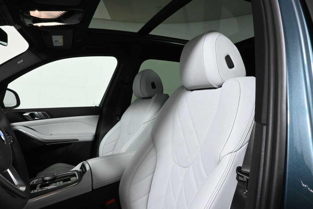 Thumbnail: 2026 BMW X5 - 16