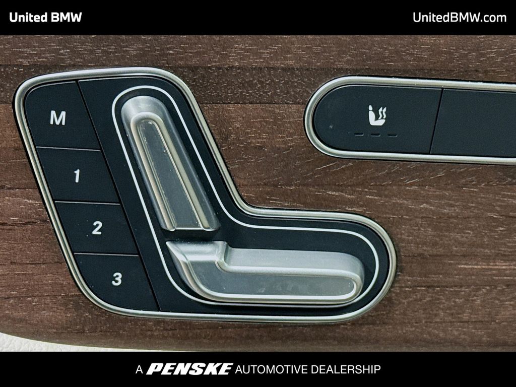 Thumbnail: 2023 Mercedes-Benz GLB - 4