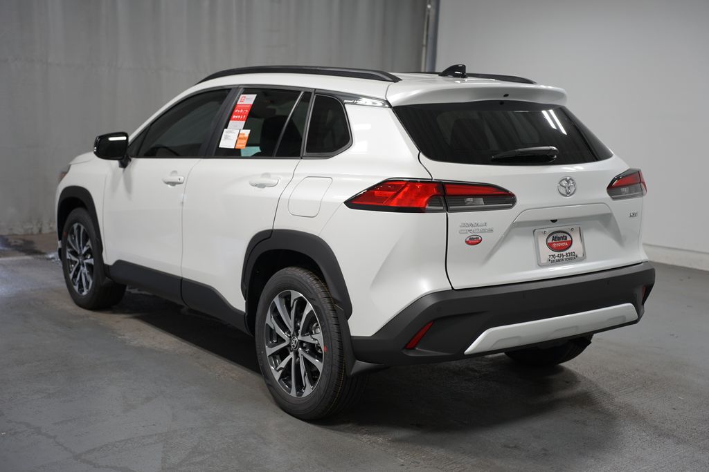 2025 Toyota Corolla Cross XLE 6