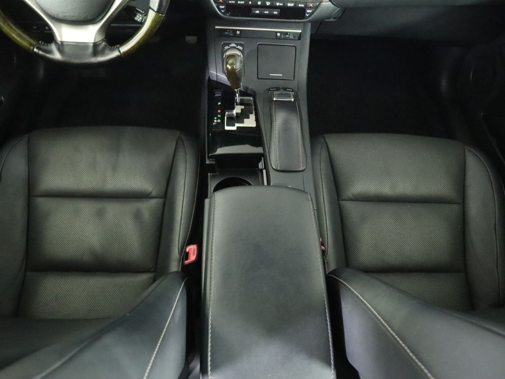 Thumbnail: 2015 Lexus ES - 17