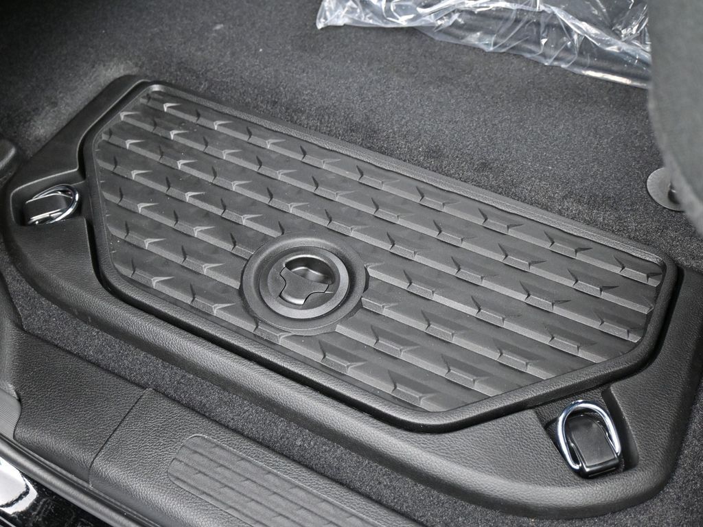 New 2026 Diamond Black Crystal Pearlcoat Ram Express image 31