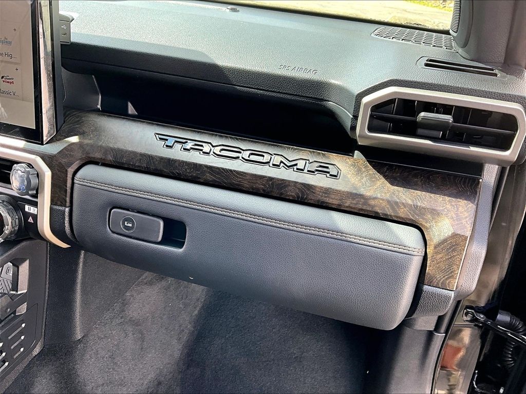 2024 Toyota Tacoma — photo 13