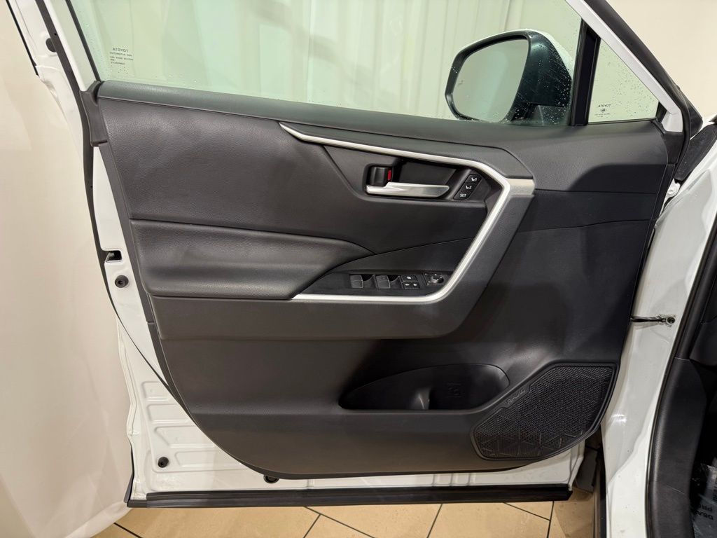 Thumbnail: 2019 Toyota RAV4 - 15