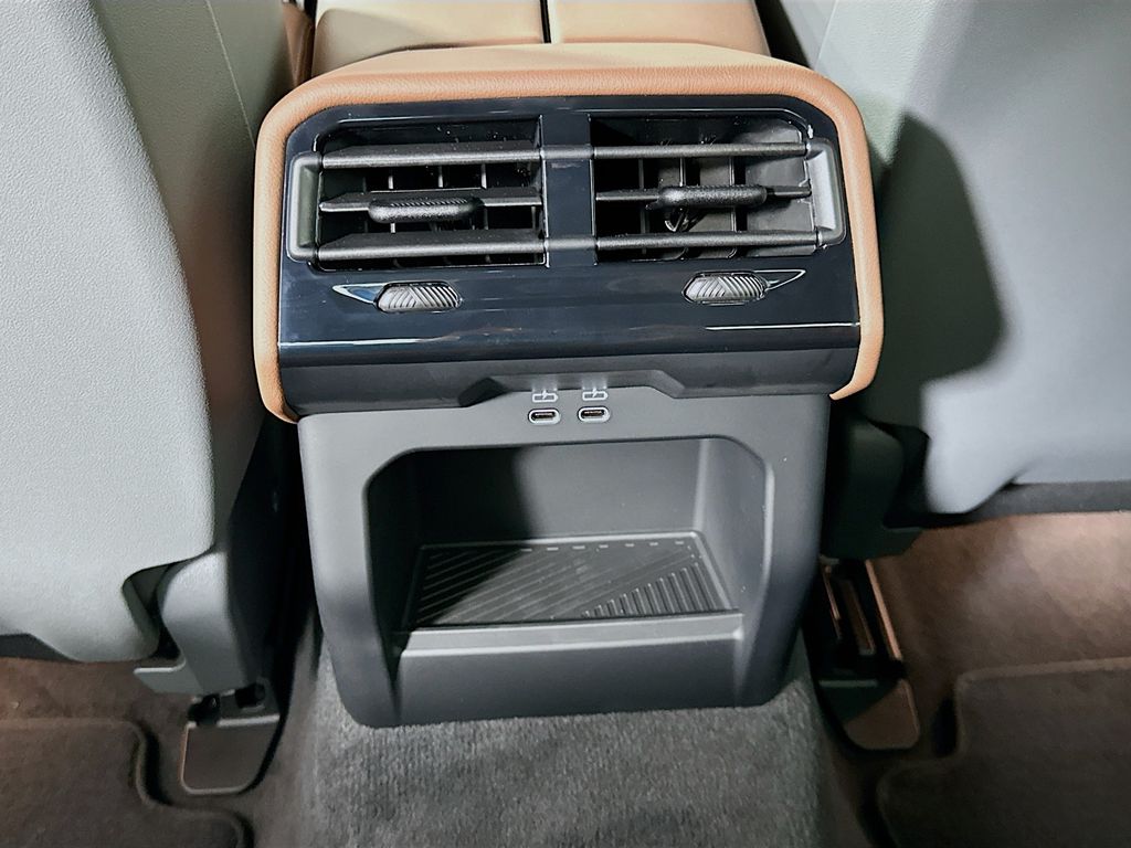 Thumbnail: 2026 BMW i5 - 18