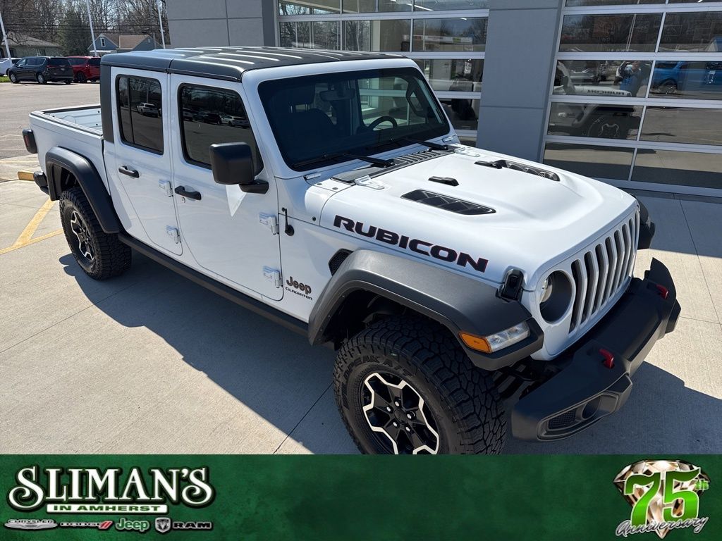 Bright White Clearcoat 2022 Jeep Gladiator Rubicon Crew Cab 4WD Pickup Truck Four-Wheel Drive 6-Speed Manual