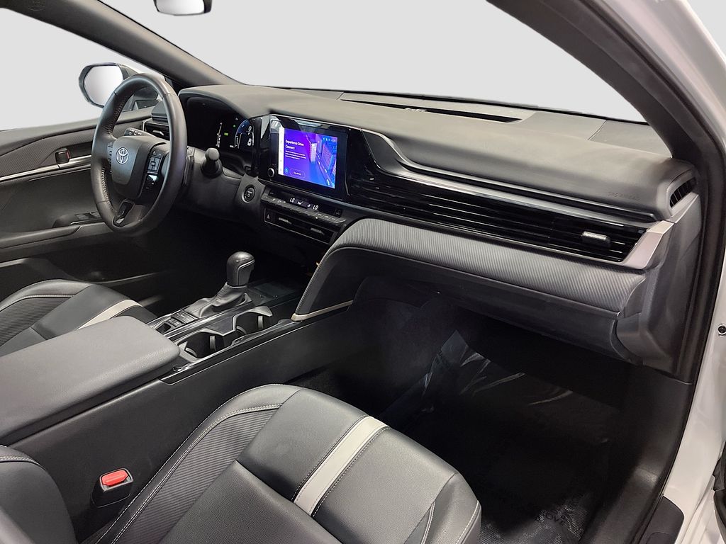 Used 2025 Ice Toyota SE image 29