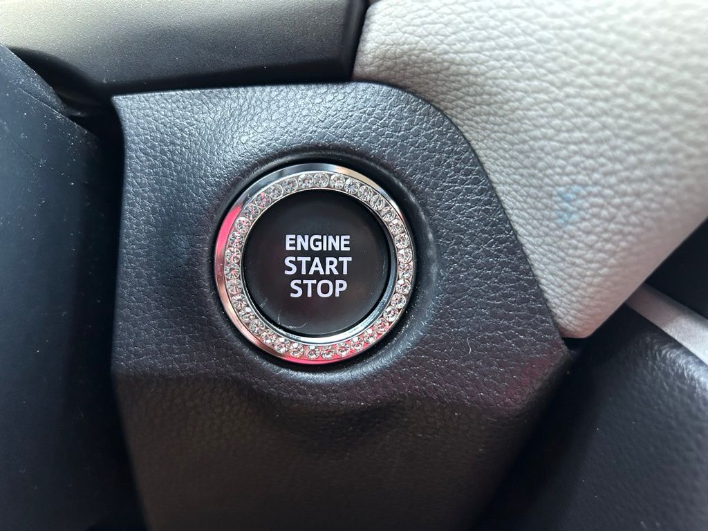2024 Toyota RAV4 XLE Premium 28