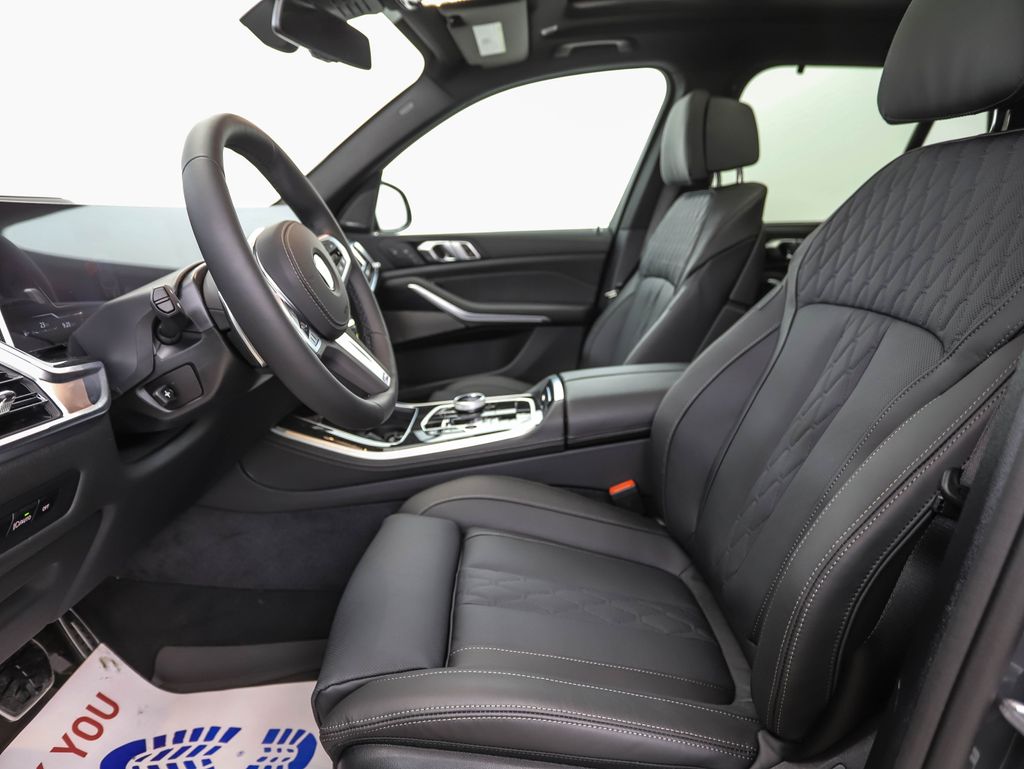 Thumbnail: 2026 BMW X5 - 11