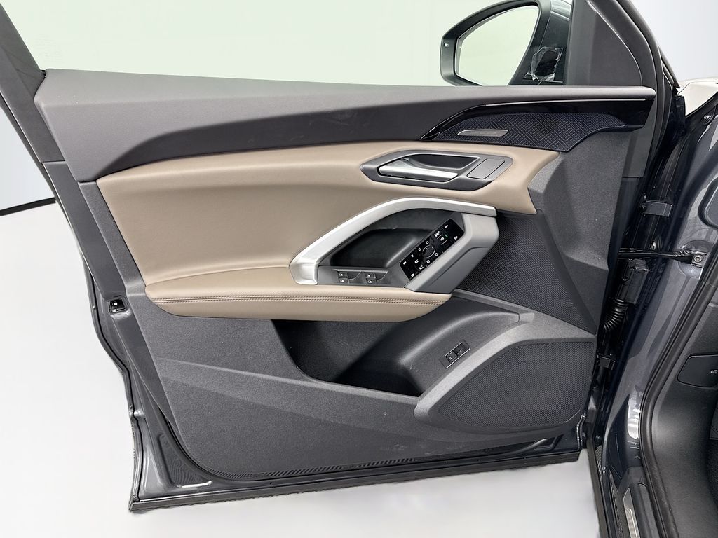 Thumbnail: 2025 Audi Q5 - 24