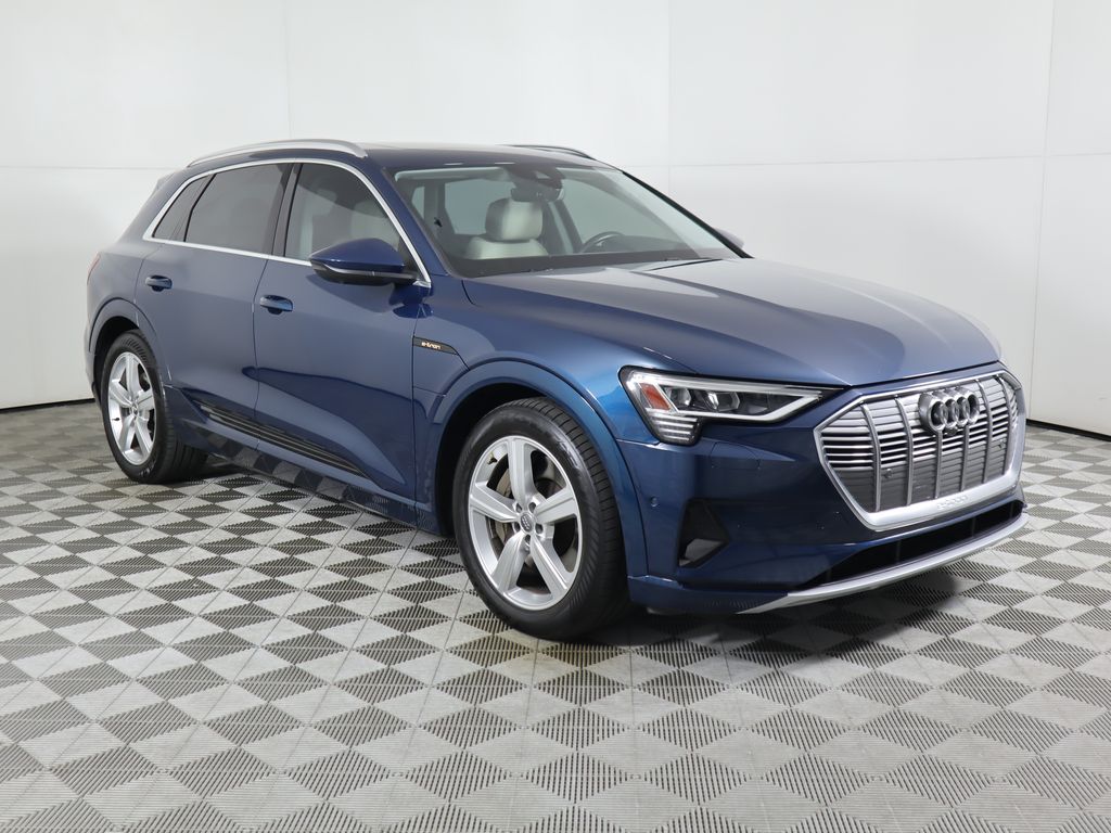 Thumbnail: 2019 Audi e-tron - 3