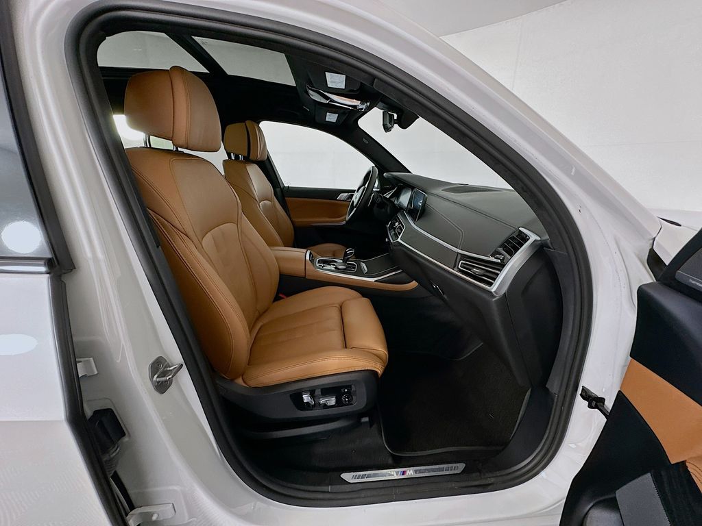 Thumbnail: 2022 BMW X7 - 30