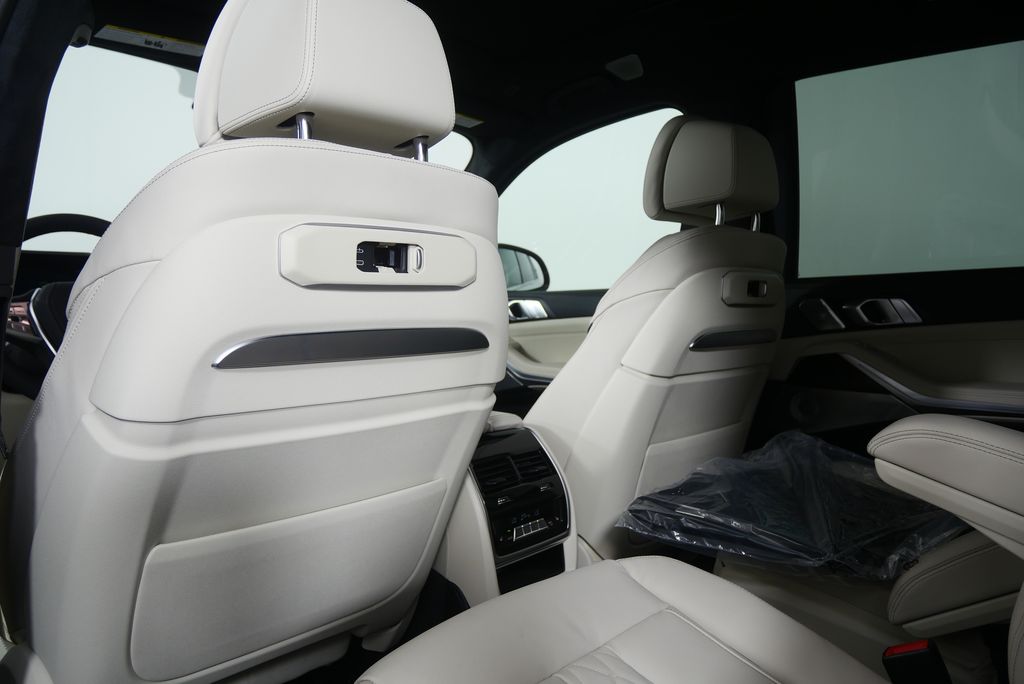 Thumbnail: 2026 BMW X7 - 19