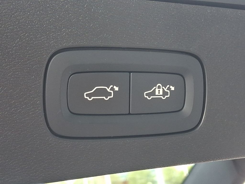 Thumbnail: 2025 Volvo S60 - 29