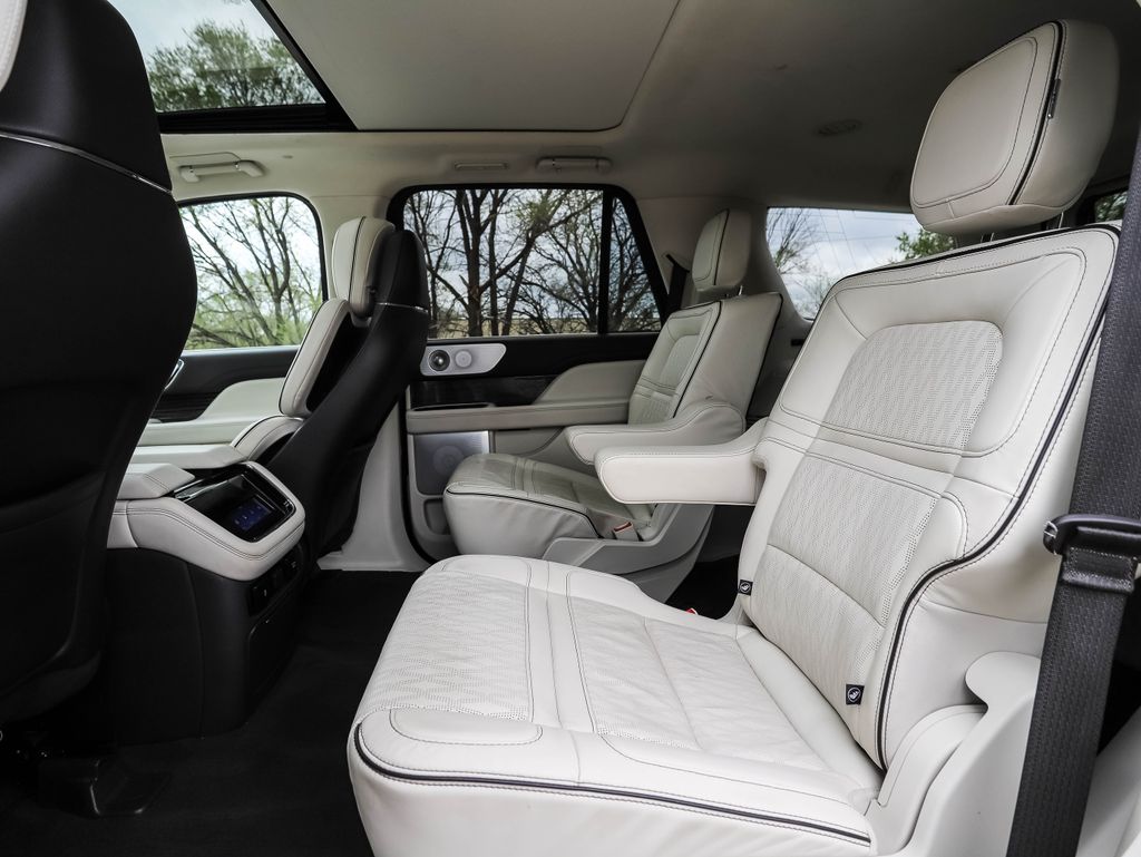 Thumbnail: 2022 Lincoln Navigator - 21
