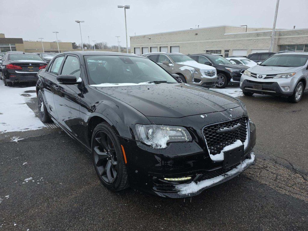 2023 Chrysler 300 Touring L RWD